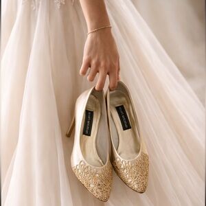 Vintage Stuart Weitzman mesh lace gold heels Sz 8